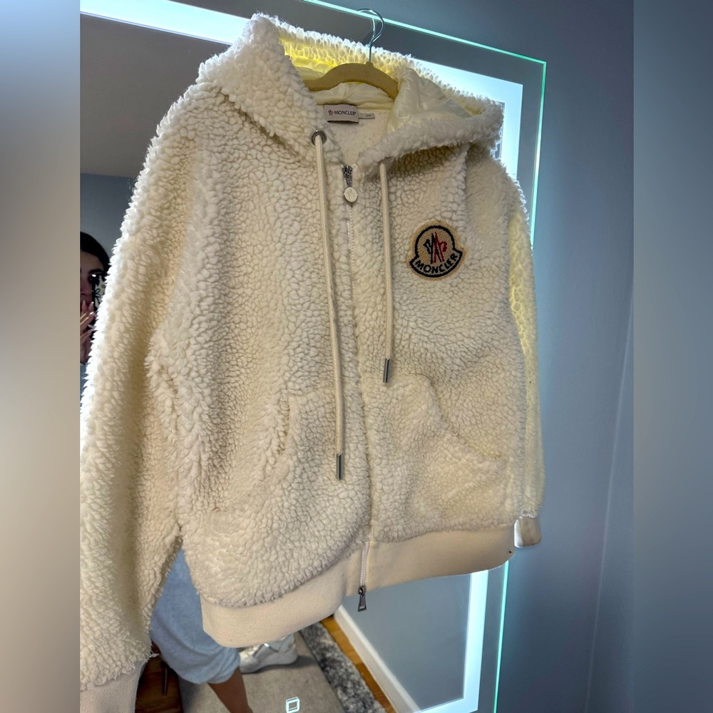 Moncler

Women's White Zip-up Hoodie